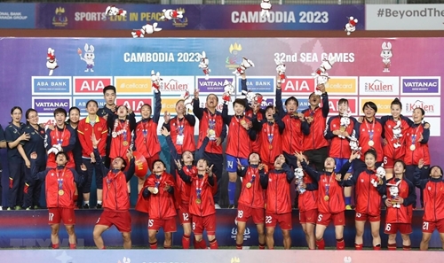 Thaco tặng 1 tỷ đồng chúc mừng đội tuyển bóng đá nữ Việt Nam giành huy chương vàng Sea Games 32